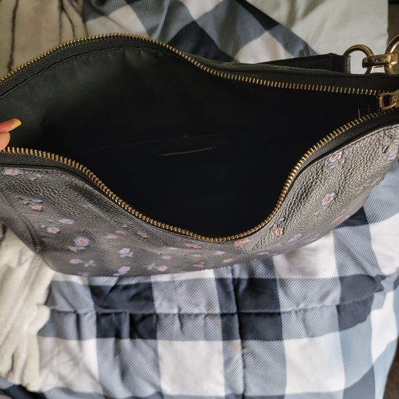 Purses - Picture 5 of 6